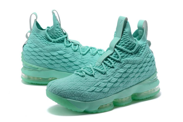 tenis lebron james feminino